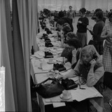 Telefonistes aan het werk tijdens de actie Open Het Dorp 1962. Nat. Archief